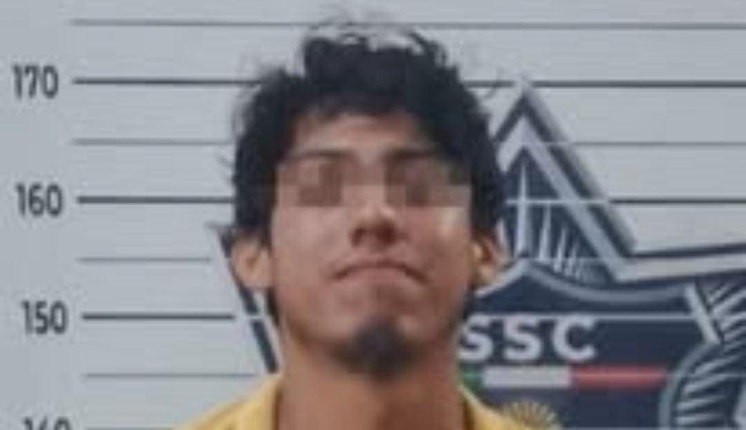 Sujeto en ropa interior ingresa a una casa en Chetumal y lo encuentran acostado en el sillón