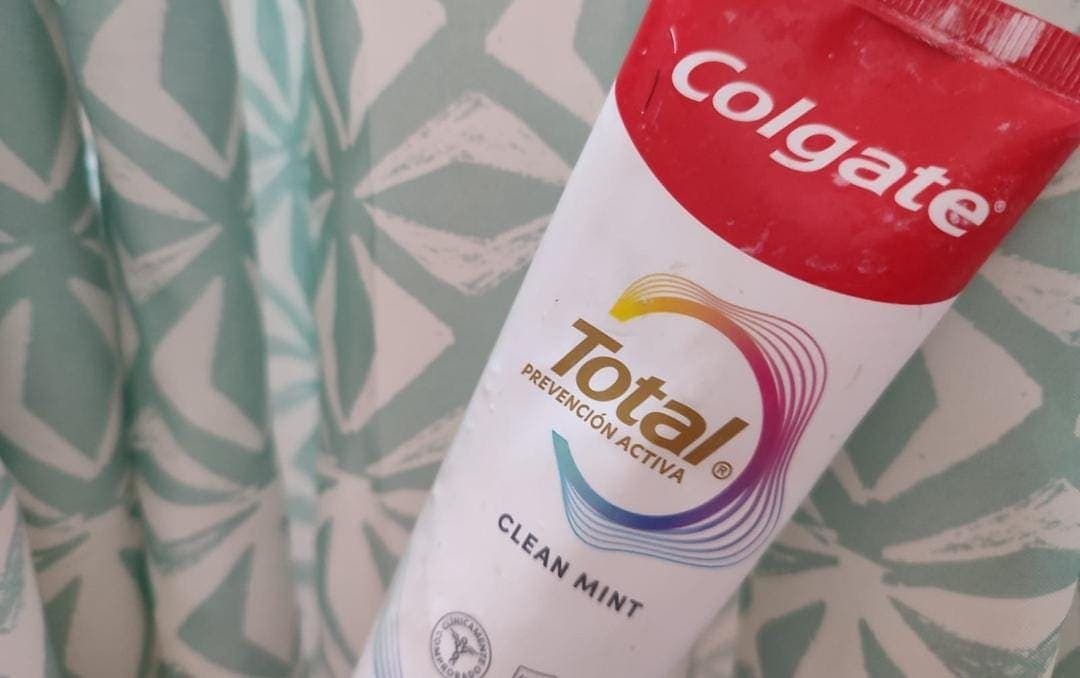 Retira Cofepris del mercado la pasta de dientes Colgate Total Clean Mint debido a reacciones adversas