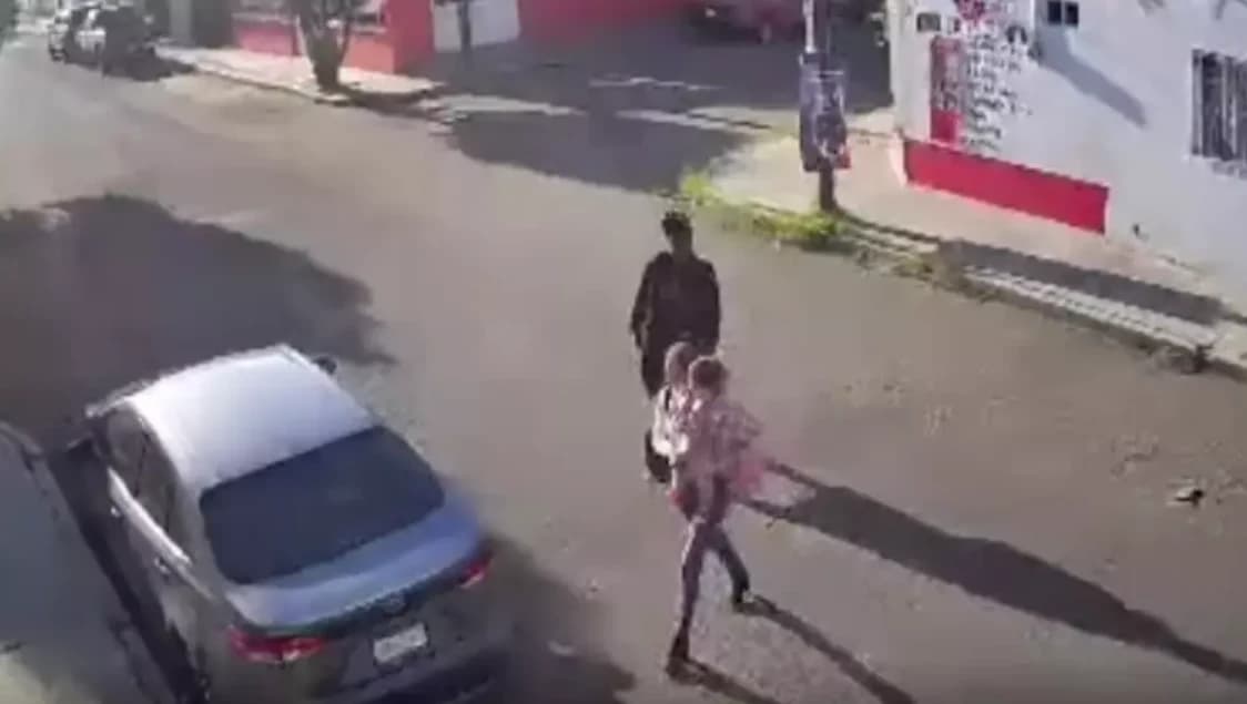 Video: Mujer y su hija de dos años son atacadas por una vecina en Durango