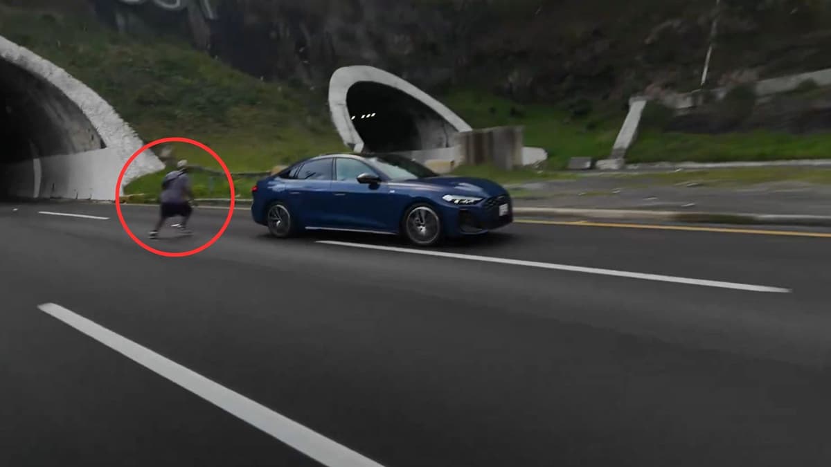 Sujeto casi es atropellado en la autopista México-Toluca; influencer lo grabó mientras hacía contenido