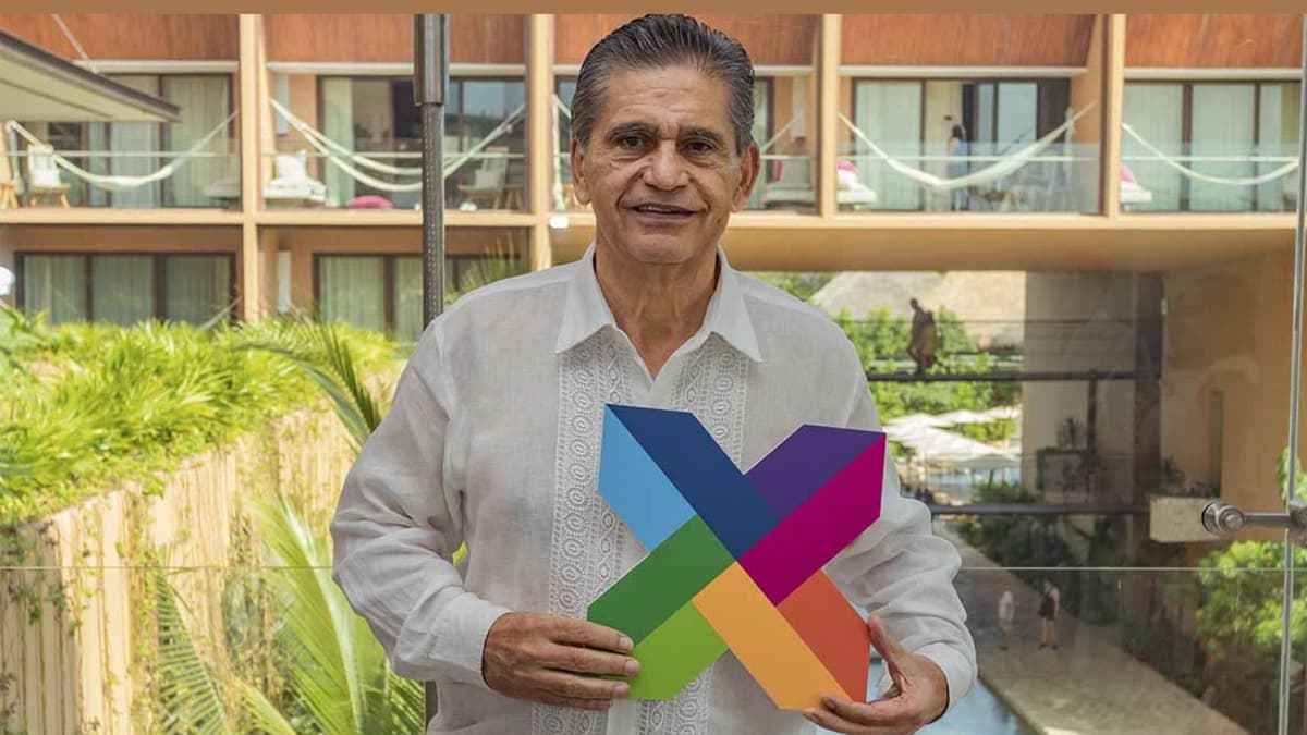 Miguel Quintana Pali, presidente de Grupo Xcaret recibe el Premio a la Trayectoria Turística de Mexbest