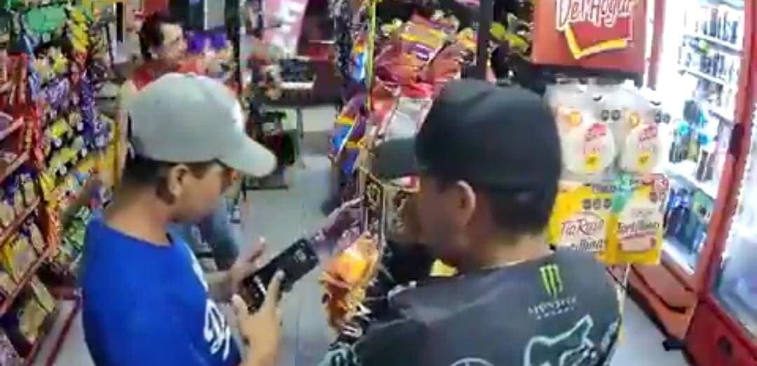 Video: Ladrones asaltan a una adulta mayor a punta de pistola en Cancún