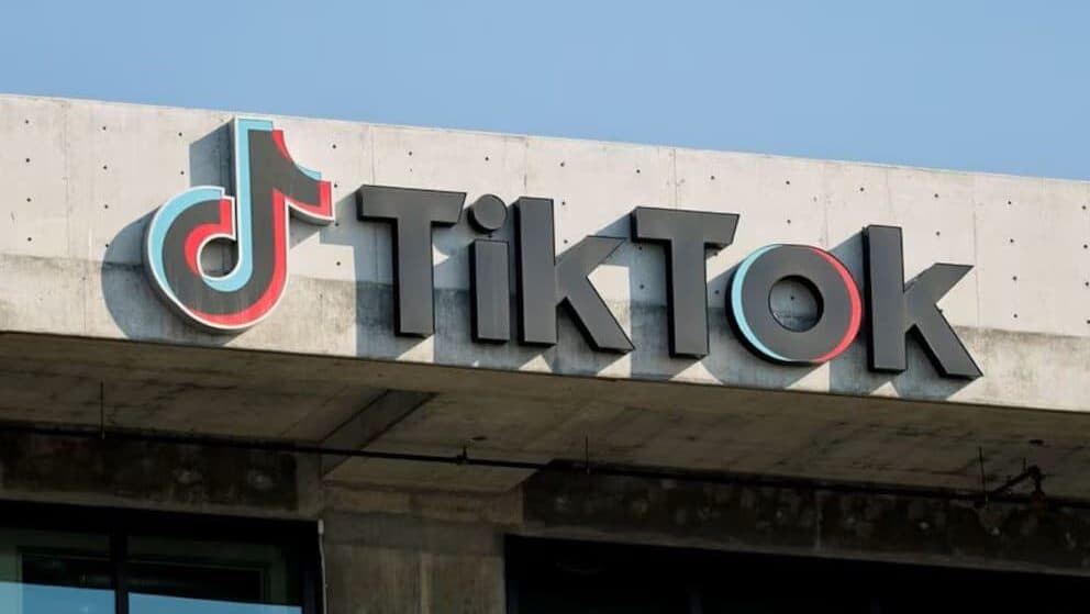 TikTok apuesta por la inteligencia artificial tras despidos masivos en Reino Unido