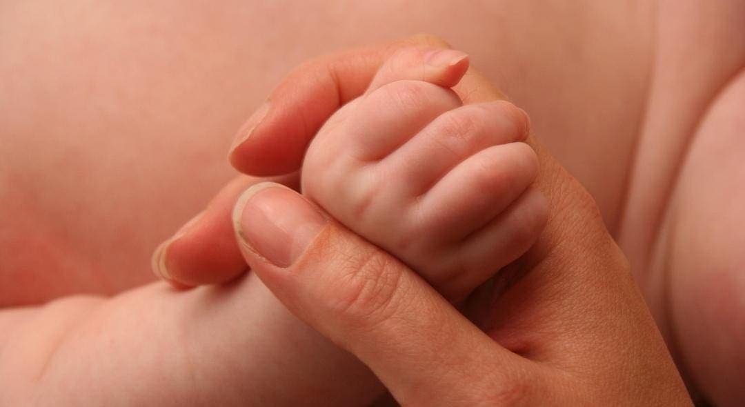 Fallece bebé asfixiada en la colonia Colosio de Playa del Carmen; padres ebrios la habrían aplastado