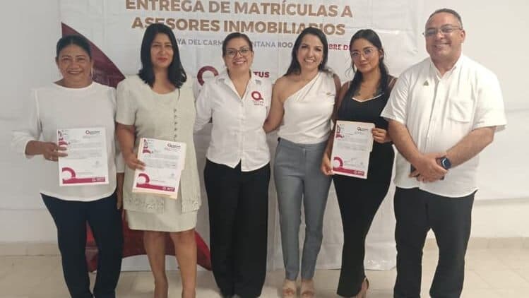 Entrega SEDETUS 83 matrículas a profesionales inmobiliarios en Playa del Carmen y Tulum