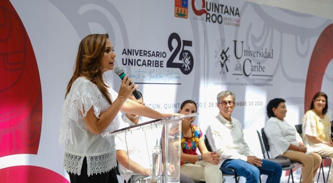 Reconoce Mara Lezama los 25 años de la Universidad del Caribe como institución de excelencia académica