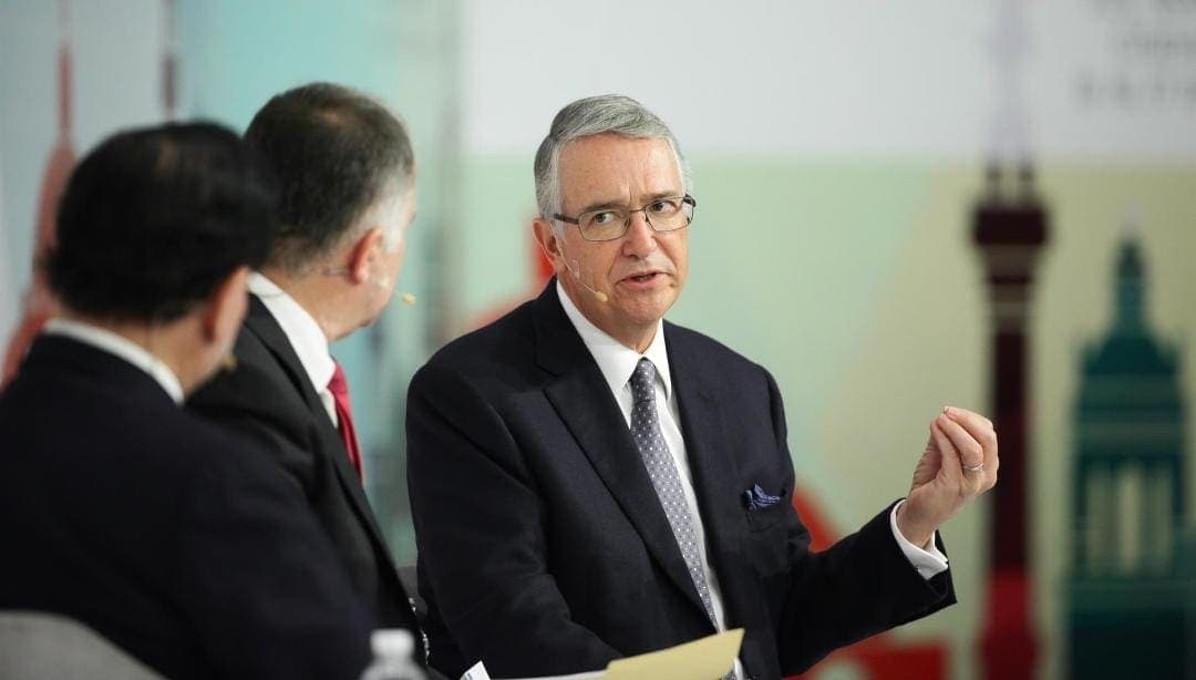 Juez de Estados Unidos ordena a TV Azteca y Salinas Pliego desistir de amparo en México