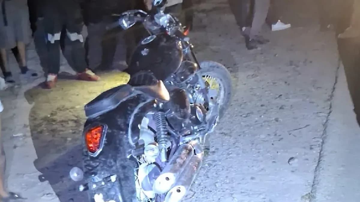 Menores de edad son hospitalizados tras chocar su moto contra un caballo en Mapimí, Durango