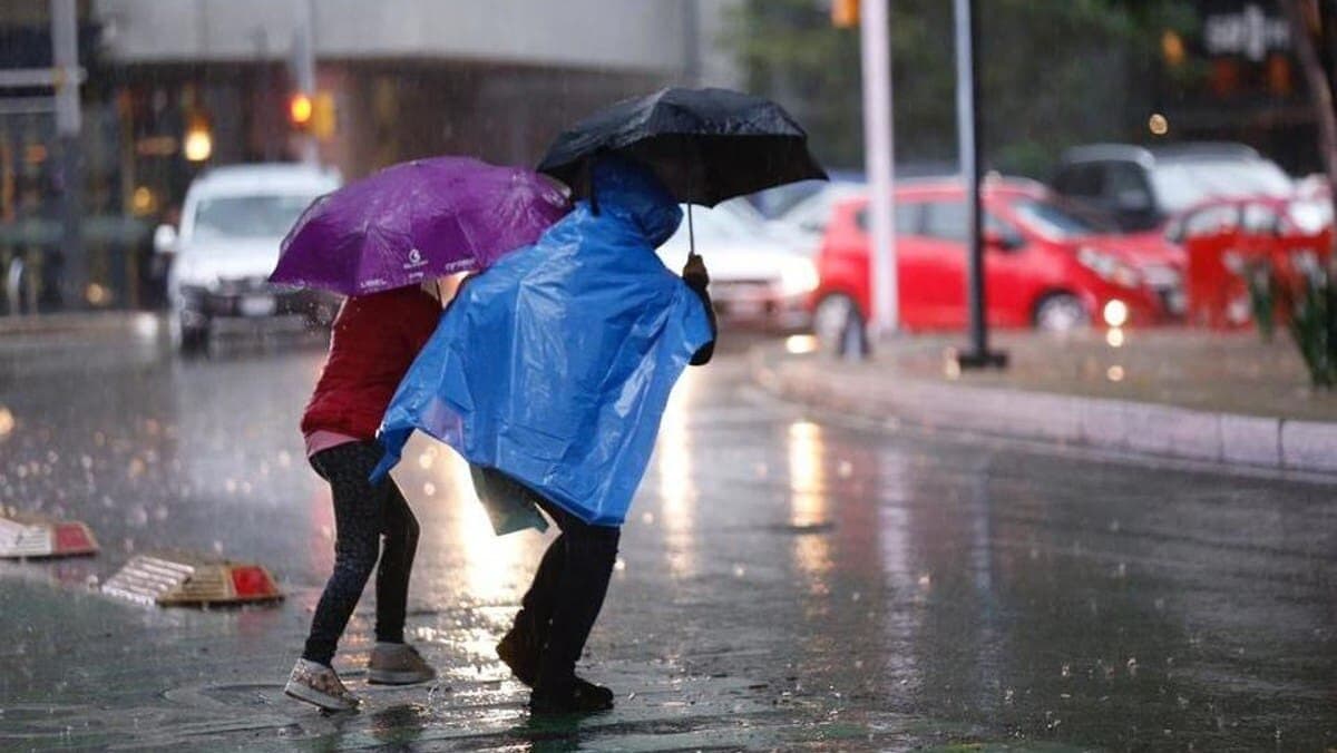 Se forma el huracán "Priscilla" en el Pacífico; afectará a cinco estados de México