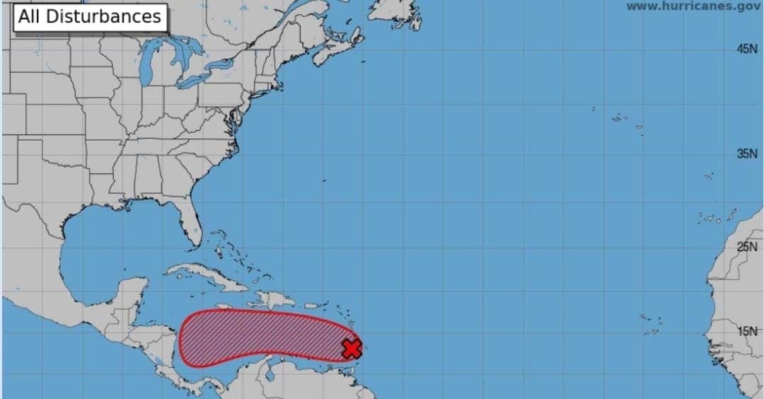 Zona de baja presión aumenta su probabilidad de desarrollo ciclónico; está a 2 mil 860 km de Quintana Roo