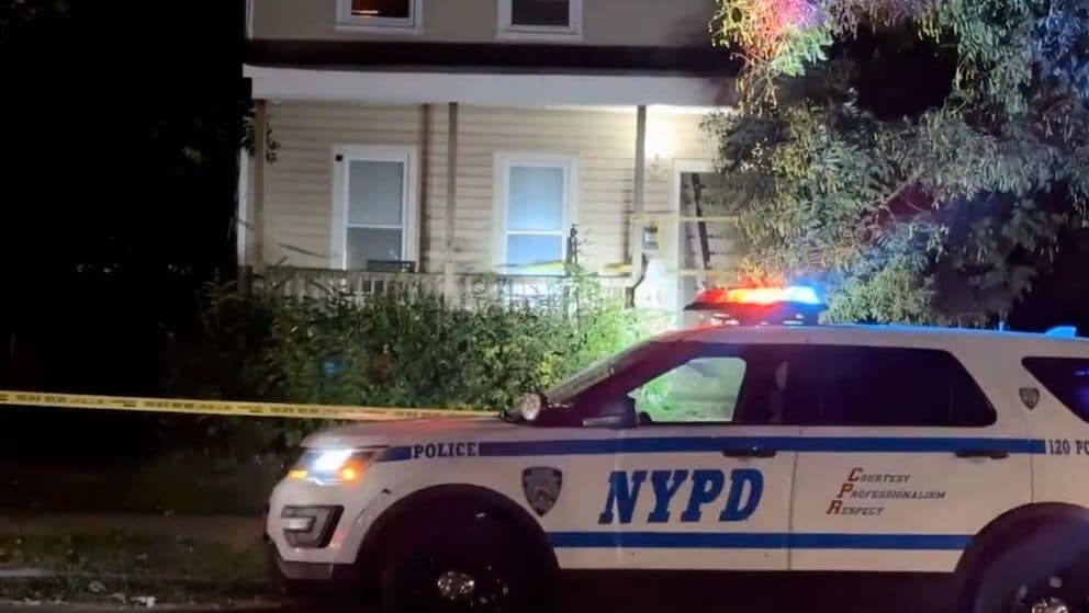 Adolescente decapita a su padrastro y trata de triturar el cuerpo en una licuadora en Nueva York