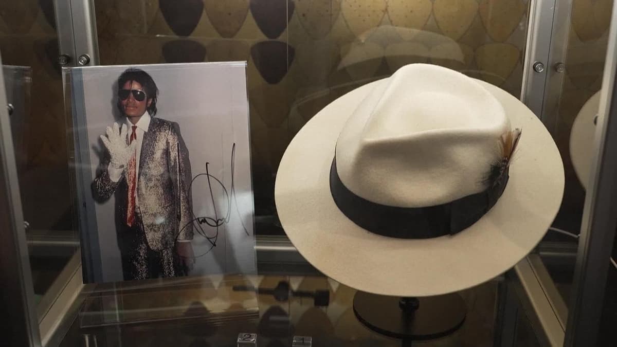 Subasta en Londres, Inglaterra reúne tesoros de John Lennon, Oasis y Michael Jackson