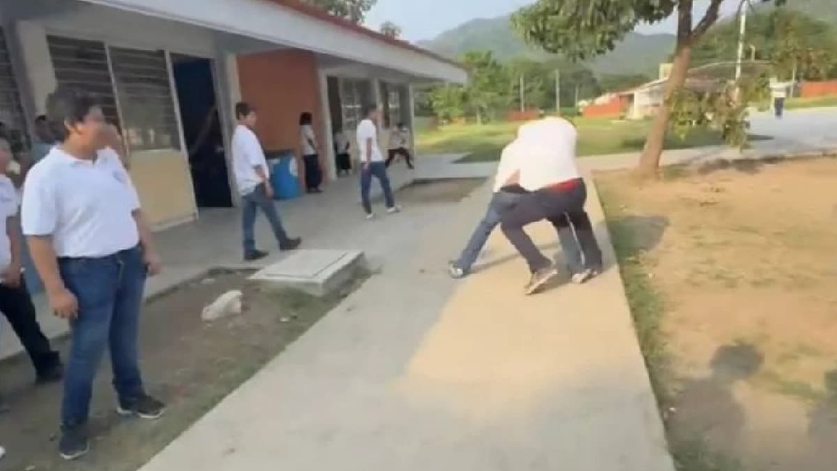 Video: Niño queda grave tras ser golpeado en la cabeza por su compañero de clases en Manzanillo, Colima