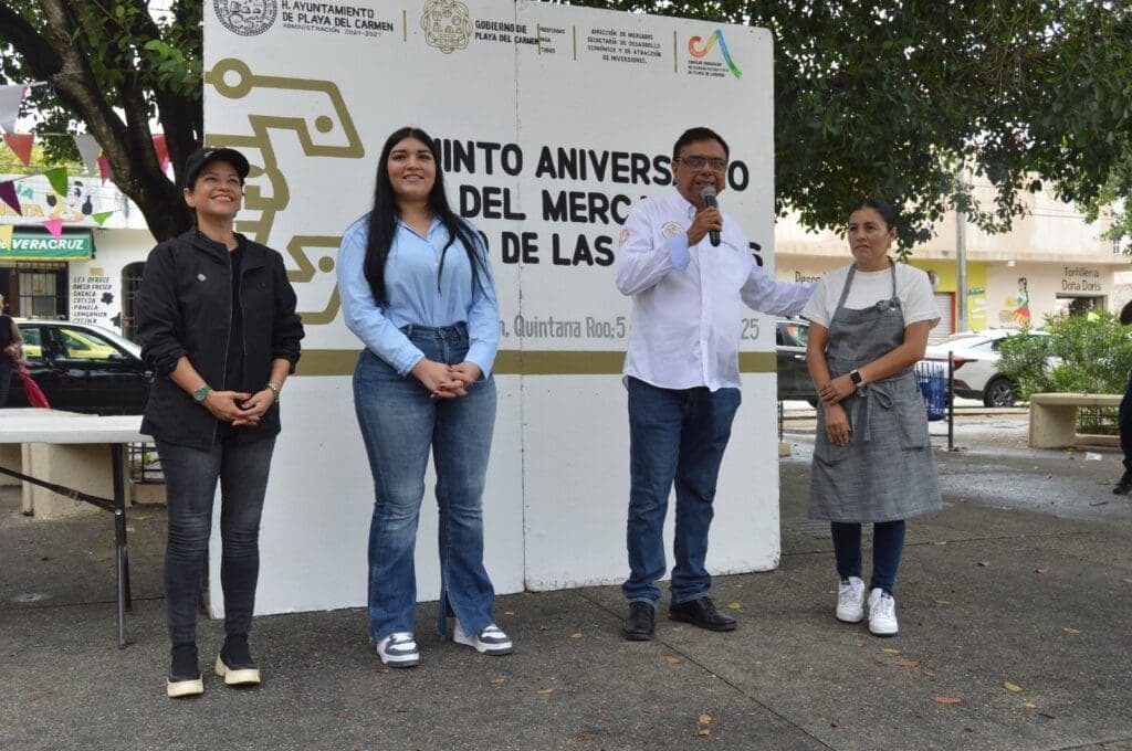 Celebran el 5to. Aniversario del Mercado Mundo de las Piñatas en Playa del Carmen