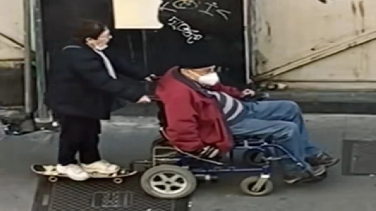 Video: Adultos mayores pasean en una patineta y silla de ruedas en Chile