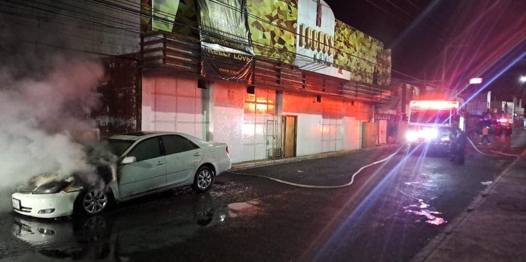 Incendio provocado en bar de Puebla deja cinco personas sin vida y nueve lesionados