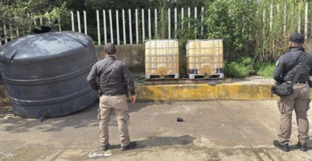 Decomisan más de 2 mil litros de huachicol en Coatzacoalcos, Veracruz