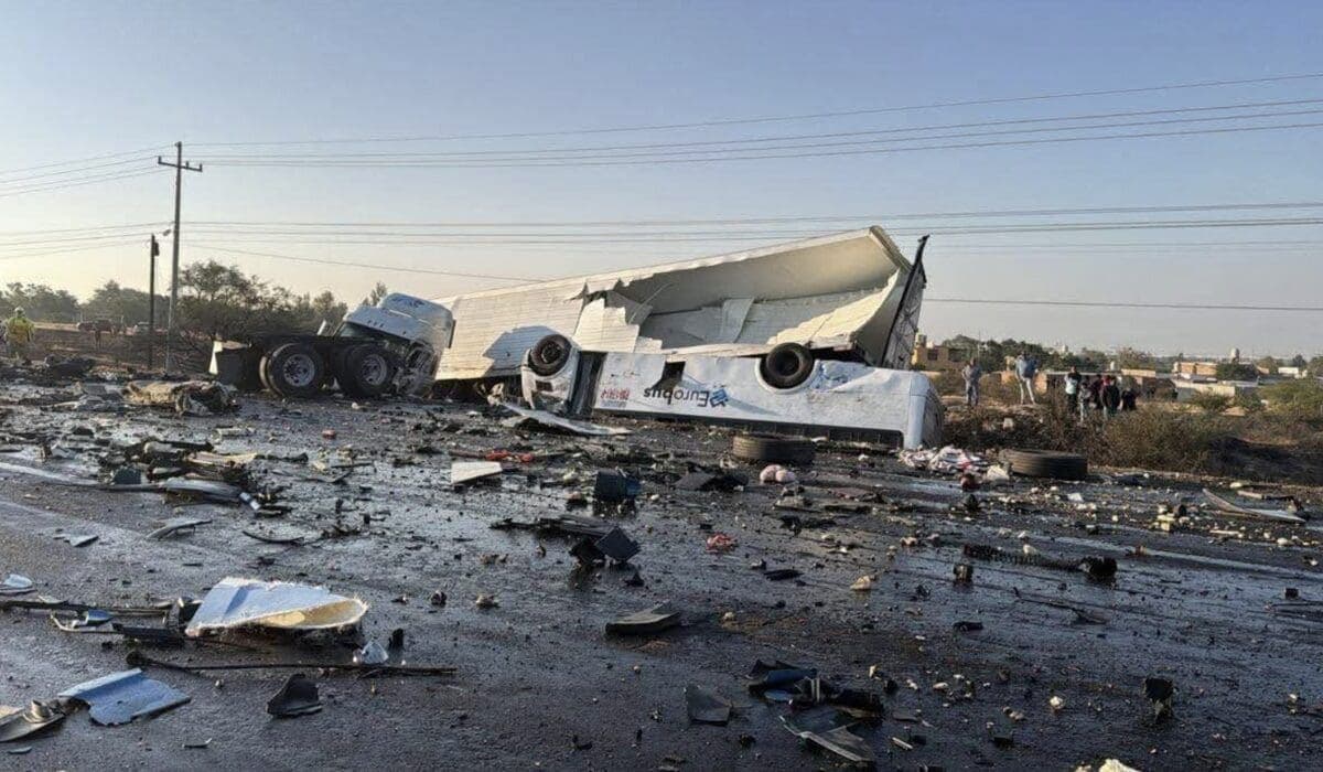 Video: Choque frontal de tráileres deja dos muertos y varios heridos en Guanajuato