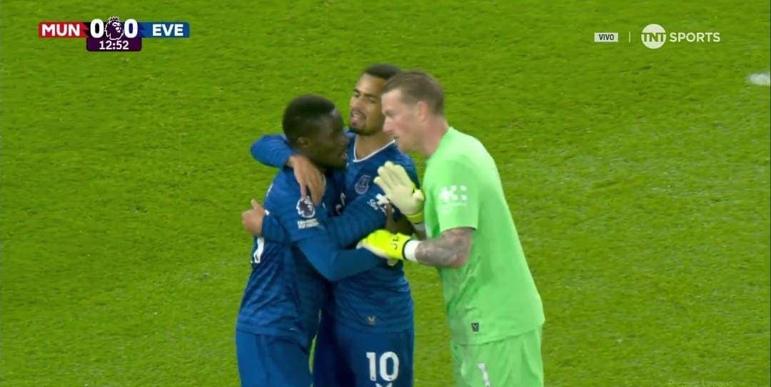 Video: Expulsan a Gana Gueye, futbolista del Everton de Premier League, por golpear a su compañero de equipo