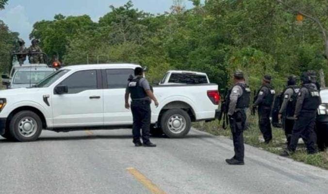 Localizan restos humanos en un auto abandonado en Puerto Morelos, Quintana Roo