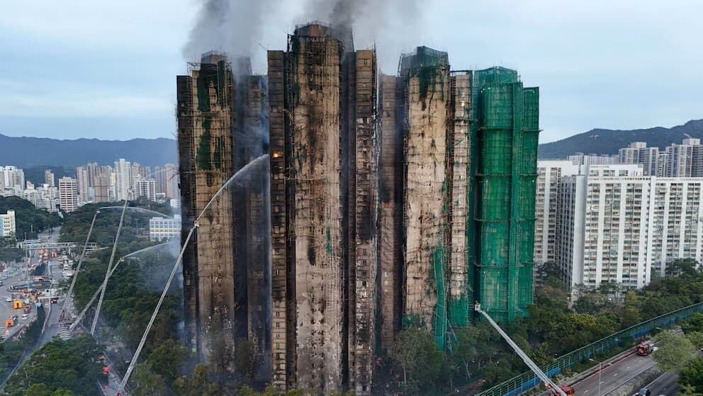 Video: Aumentan a 75 los fallecidos tras incendio catastrófico en rascacielos en Hong Kong