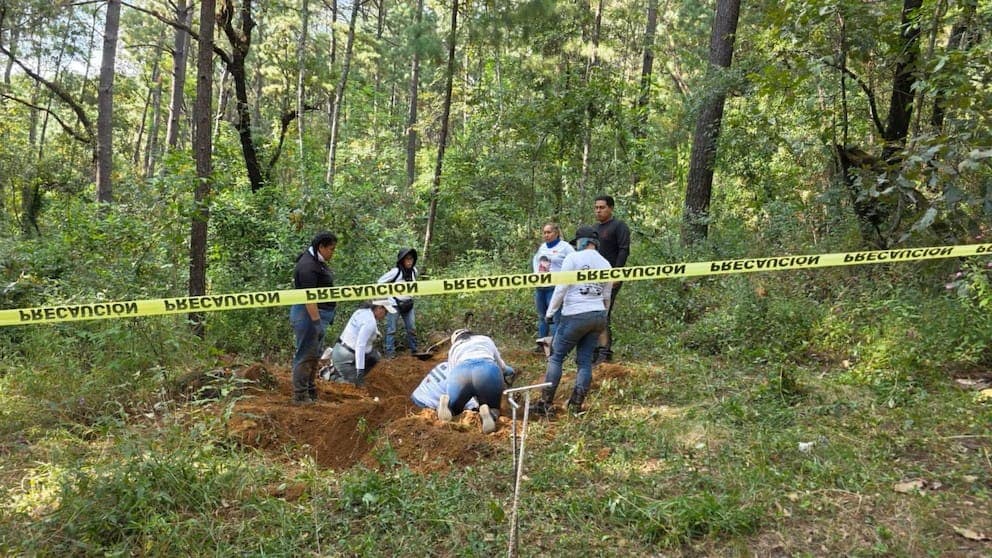 Hallan cuatro cuerpos en fosa clandestina en predio del diputado Carlos Bautista en Uruapan, Michoacán
