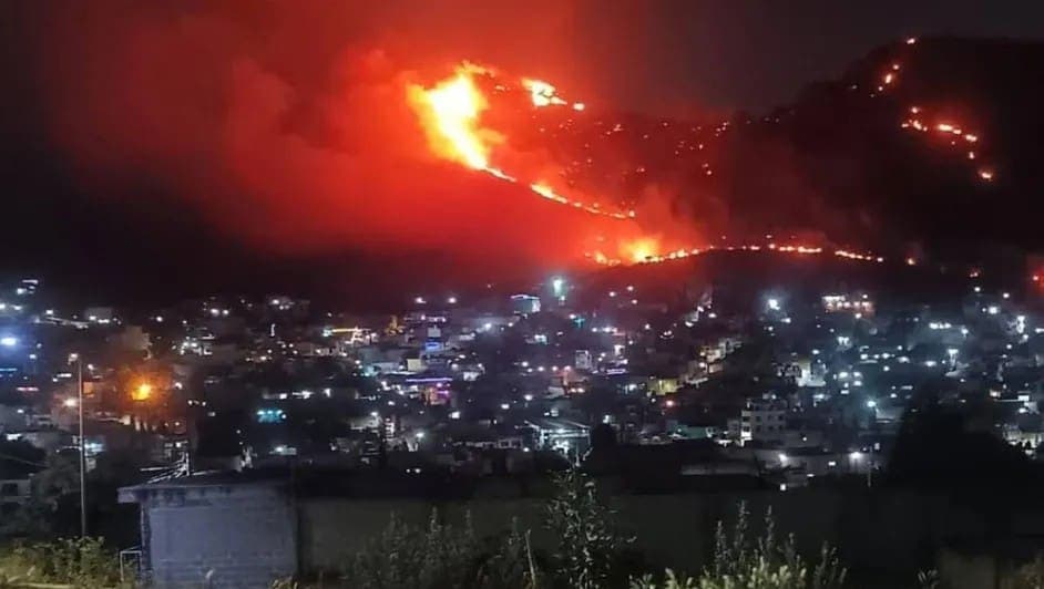 Video: Incendio consume más de dos hectáreas en la Sierra de Guadalupe, Edomex