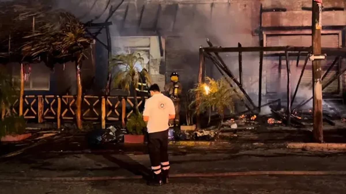 Video: Mujer incendia un restaurante de mariscos en Villa de Álvarez, Colima