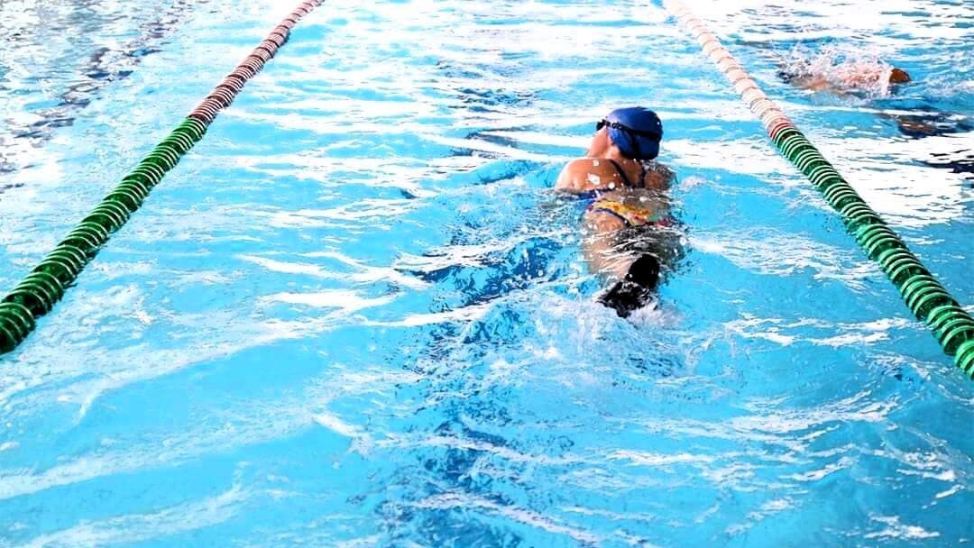 Muere mujer durante clase de natación en un gimnasio de la Benito Juárez, CDMX