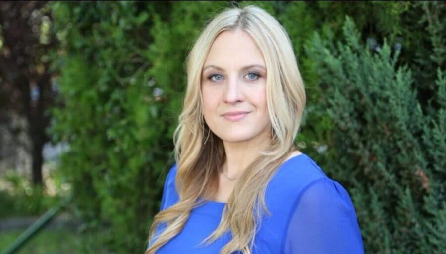 Video: Protestan en Estados Unidos por asesinato de una mujer a manos de ICE; era poeta y madre de tres niños