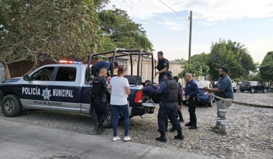 Policías son atacados con ácido sulfúrico tras acudir a denuncia por violencia familiar en Colima