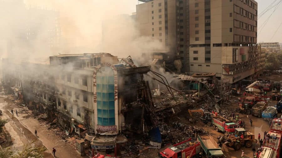 Video: Incendio en centro comercial de Karachi, Pakistán, deja al menos 23 muertos y 46 desaparecidos