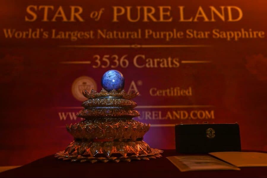 Encuentran el zafiro estrella más grande del mundo valuado en 300 MDD en Sri Lanka