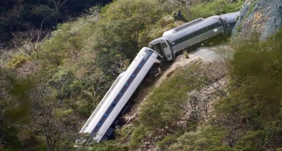 Tren Interoceánico se descarriló por ir a exceso de velocidad: FGR