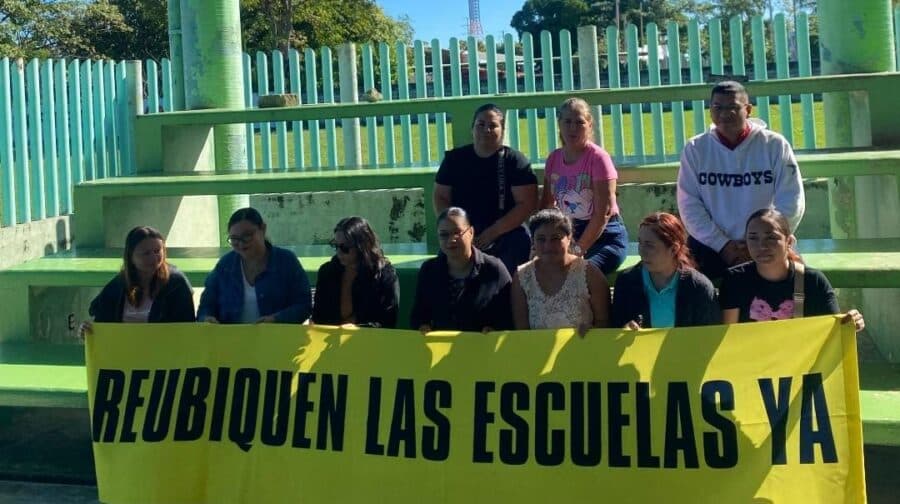 Video: Pobladores piden que se reubiquen dos escuelas que colindan con la refinería Dos Bocas