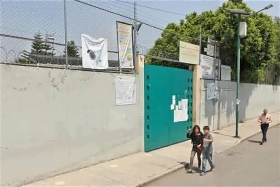 Hospitalizan a alumno de secundaria tras ser apuñalado por compañero en una pelea escolar en Tláhuac, CDMX