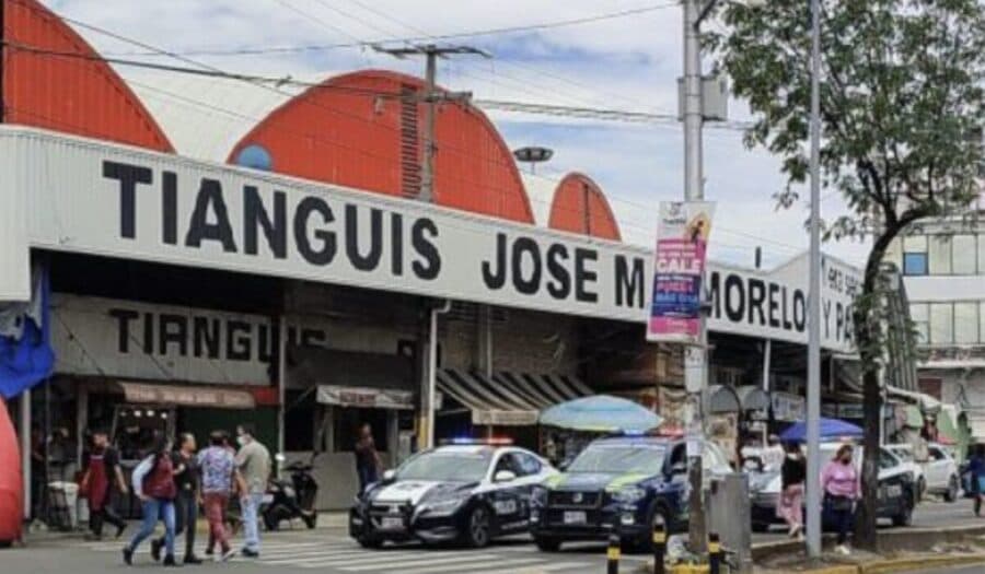 Localizan restos humanos en fosa clandestina en el Mercado Morelos en Puebla