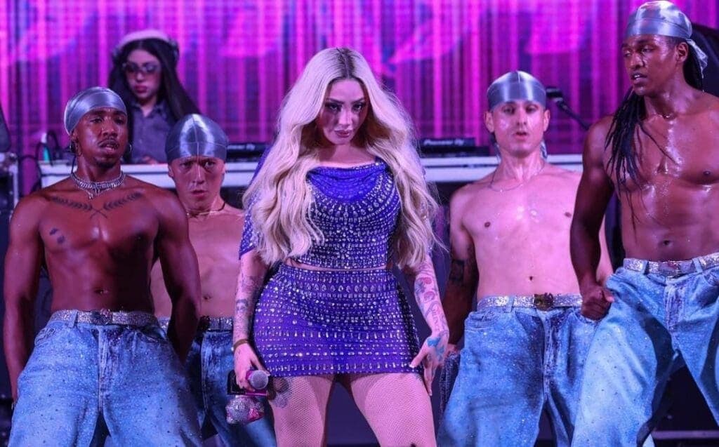 Bellakath congrega a más de 20 mil personas en el primer concierto del Carnaval de Playa del Carmen 2026