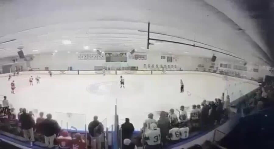 Video: Mueren tres personas durante tiroteo en partido de hockey sobre hielo en Estados Unidos