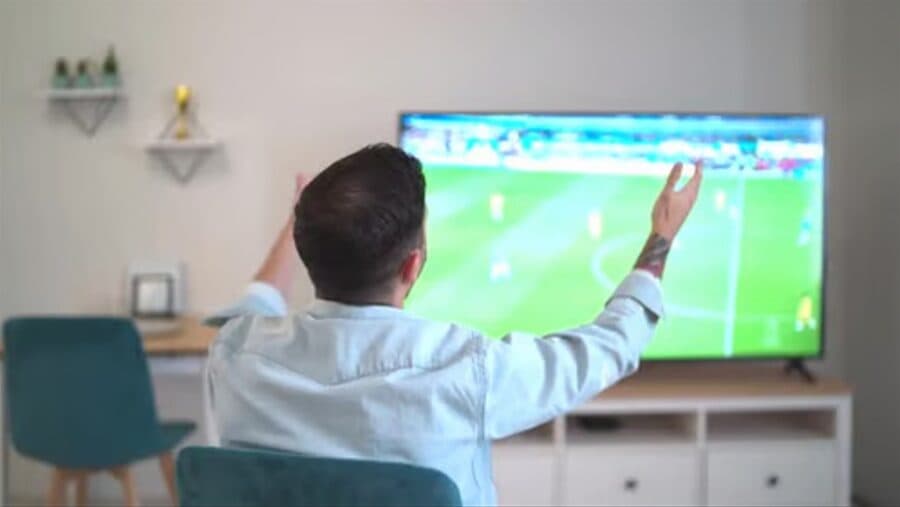 Mujer apuñala a su marido por creer que la insultaba cuando veía un partido de futbol en Italia