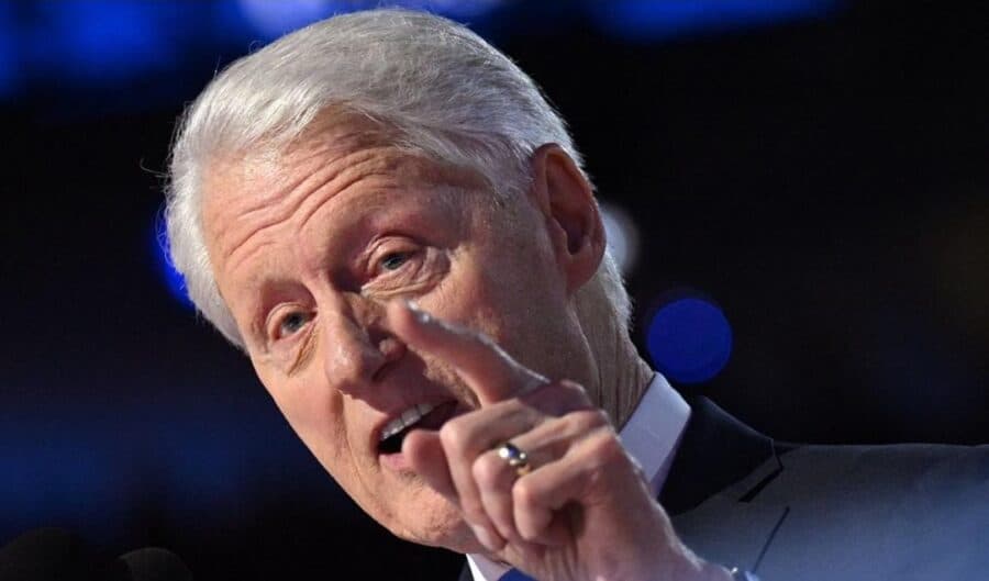 Bill Clinton aseguró no saber absolutamente nada de los delitos sexuales de Jeffrey Epstein