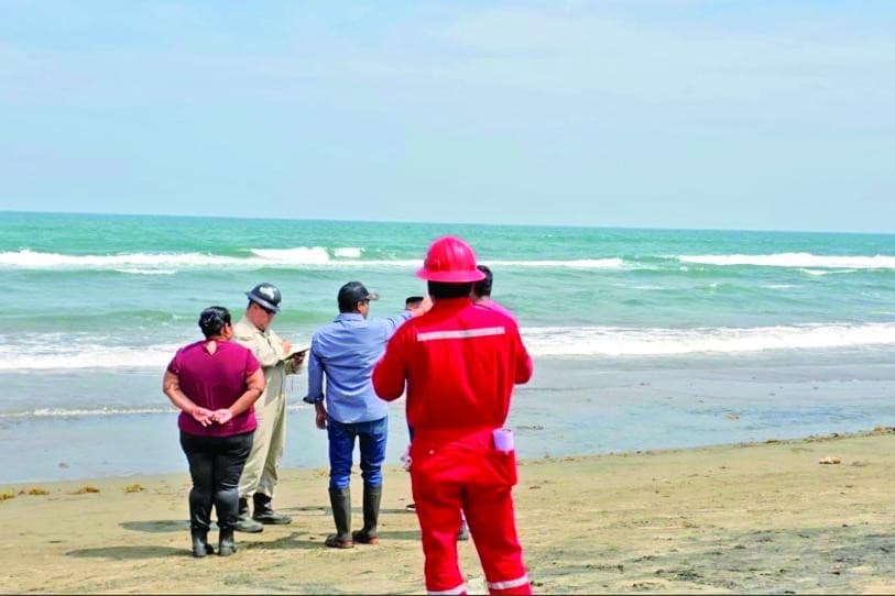 Cierran por derrame de hidrocarburo playas de Pajapan y Coatzacoalcos, Veracruz