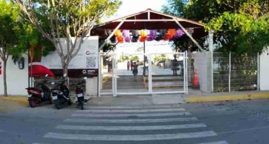 Investigan caso de estudiante que habría intentado lanzarse de segundo piso en secundaria de Playa del Carmen