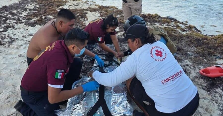 Rescatan a un hombre que estuvo a punto de morir ahogado en playa Gaviota Azul de Cancún