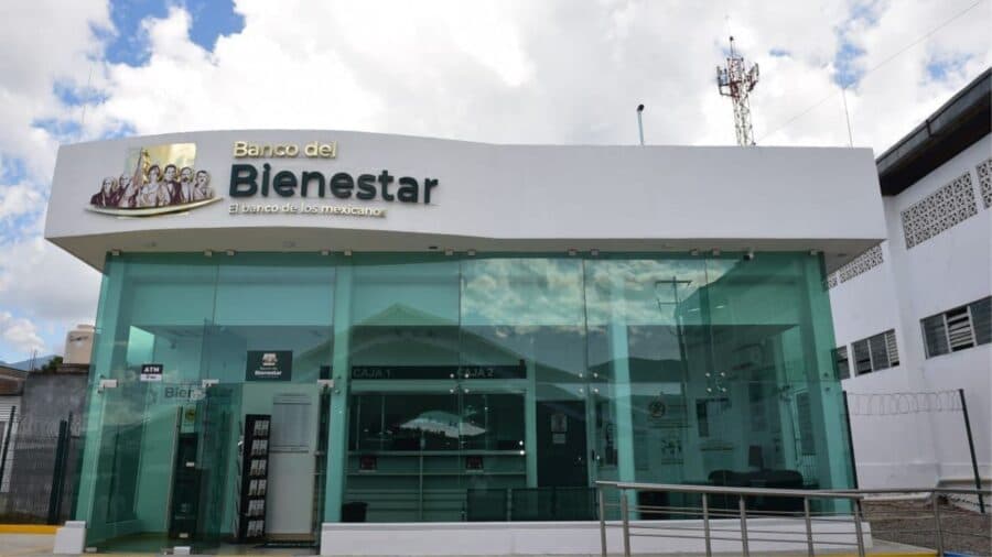 Adulto mayor pierde la vida afuera de un Banco del Bienestar mientras esperaba su turno en Monterrey, Nuevo León