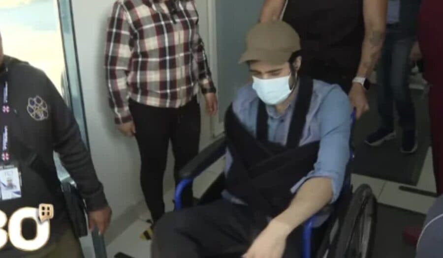 Tras caer de un tercer piso, José Ángel Bichir deja el hospital, pero aún deberá someterse a cirugías