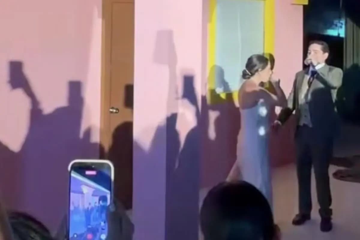 Video: Pareja se casa en una réplica de “La Casita” de Bad Bunny en Querétaro